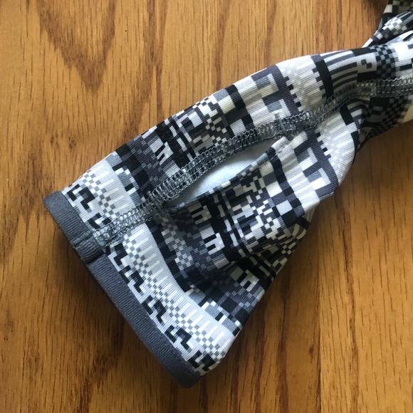 Nike Pro Half Zip Pullover with Geometric Print - Picture 5 of 12